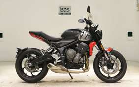 TRIUMPH TRIDENT 660 2024