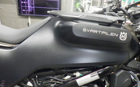 HUSQVARNA SVARTPILEN 125 2003