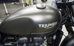 TRIUMPH STREET TWIN 2022
