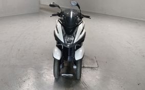 YAMAHA TRICITY 125 SE82J