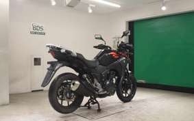 SUZUKI Vｽﾄﾛｰﾑ250A 2013