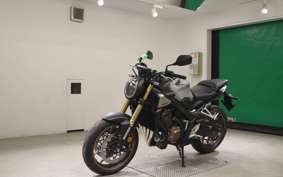 HONDA CB650R E-Clutch 2025 RH17