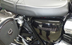 TRIUMPH BONNEVILLE T120 2025