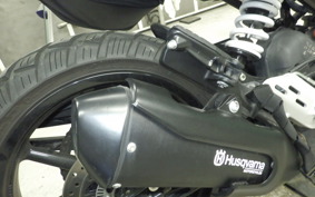 HUSQVARNA SVARTPILEN 250