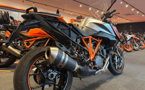 KTM 1290 SUPER DUKE GT 2017 V6940