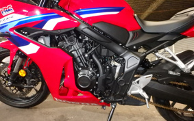 HONDA CBR650R E-Clutch 2025 RH17