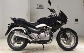 SUZUKI GSR250S