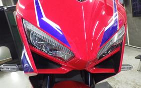 HONDA CBR650R E-Clutch 2025 RH17