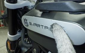 HUSQVARNA SVARTPILEN 250 2006