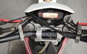 HUSQVARNA SM250R ..
