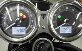 TRIUMPH BONNEVILLE T100 2019