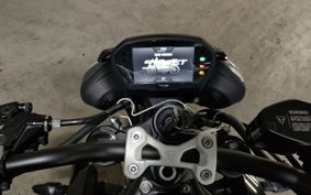 TRIUMPH STREET TRIPLE RS 2024 HDA614