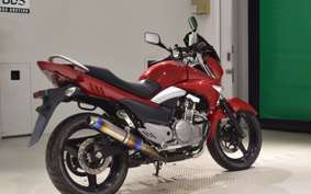 SUZUKI GSR250