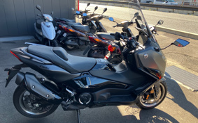 YAMAHA T-MAX 560 A 2026 SJ21J