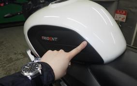 TRIUMPH TRIDENT 660 2022