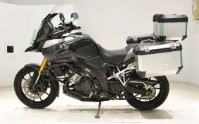 SUZUKI Vｽﾄﾛｰﾑ1000XTA 2014 VU51A