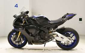 YAMAHA YZF-R1 M 2020 RN65J