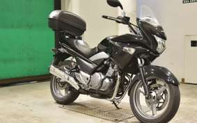 SUZUKI GSR250S 2023