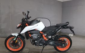 KTM 890 DUKE R 2021 TU940
