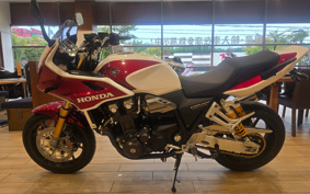 HONDA CB1300 SUPER  BOL DOR ABS 2025 SC54