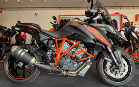 KTM 1290 SUPER DUKE GT 2019 V6940