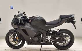 HONDA CBR600RR 2024 PC40