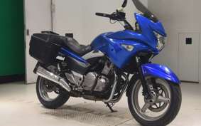 SUZUKI GSR250S