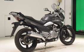 SUZUKI GSR250