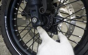 HUSQVARNA SVARTPILEN 125 2004