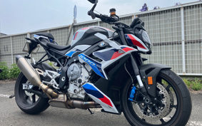 BMW M1000R 2024 0E81