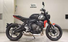 TRIUMPH TRIDENT 660 2025