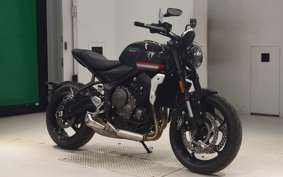 TRIUMPH TRIDENT 660 2025