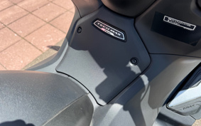 YAMAHA T-MAX 560 A TECHMAX 2025 SJ21J