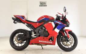 HONDA CBR600RR 2024 PC40