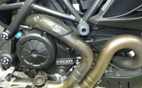DUCATI DIAVEL 2011