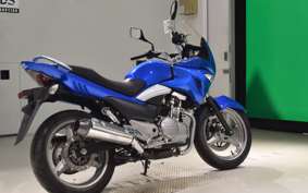 SUZUKI GSR250S