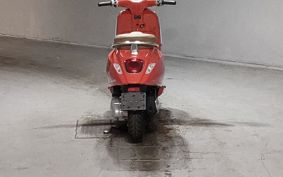 VESPA PRIMA BEIGE RA125 ..