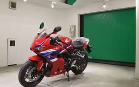 HONDA CBR650R E-Clutch 2026 RH17