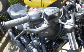 TRIUMPH BONNEVILLE BOBBER