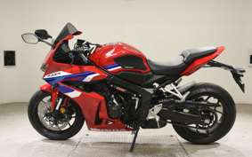 HONDA CBR650R E-Clutch 2025 RH17
