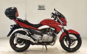 SUZUKI GSR250 2019