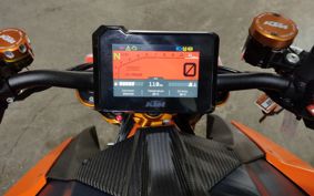 KTM 1290 SUPER  DUKE R V3940