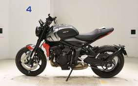 TRIUMPH TRIDENT 660 2024