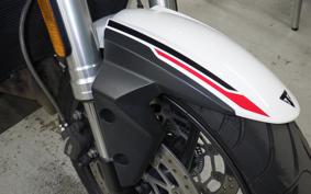 TRIUMPH STREET TRIPLE S 2021