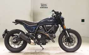 TRIUMPH SCRAMBLERナイトシフト 2024