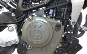 HUSQVARNA SVARTPILEN 401 2021