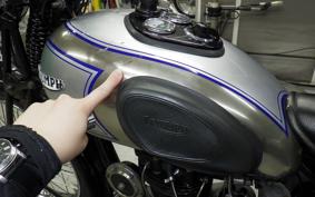 TRIUMPH DAYTONA T70