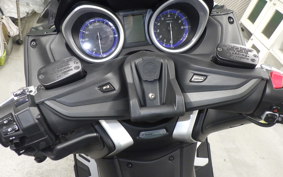 YAMAHA T-MAX 530 SX 2017 SJ15J