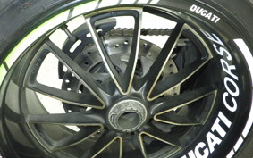 DUCATI DIAVEL 2015
