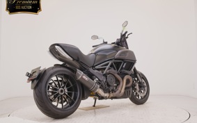 DUCATI DIAVEL 2015